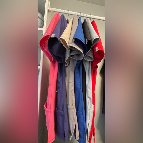 Cherokee Infinity Scrub TOP - Picture 9 of 10